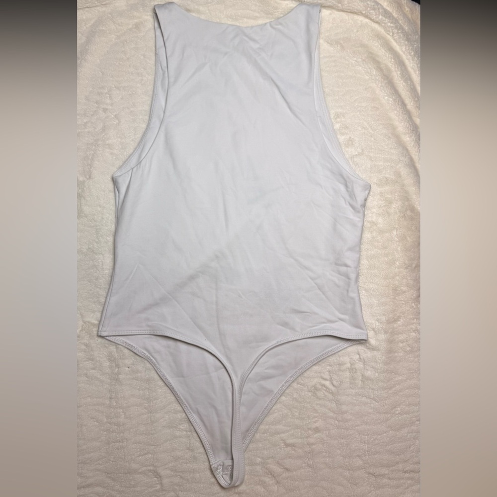 Aritiza Babaton White Sleeveless Bodysuit - Picture 2 of 2